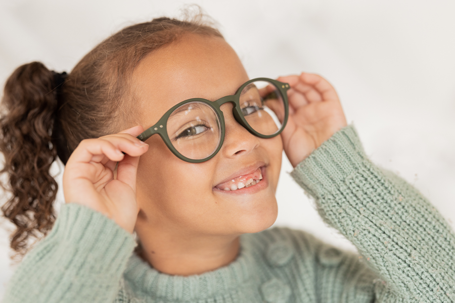 Збереження дитячого зору. Роль дитячих окулярів - linza.com.ua