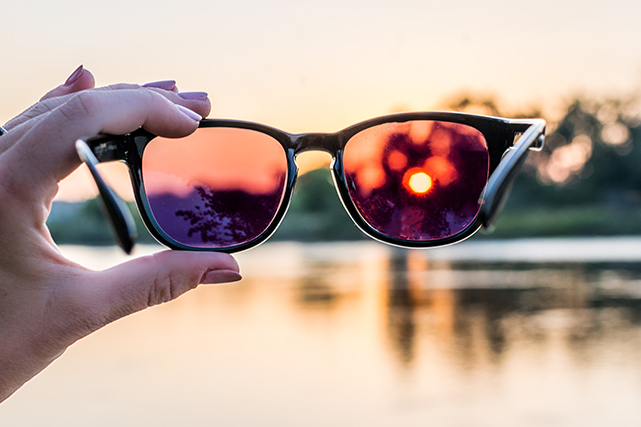 Сонцезахисні окуляри для водіїв. Що таке поляризаційні лінзи? - linza.com.ua